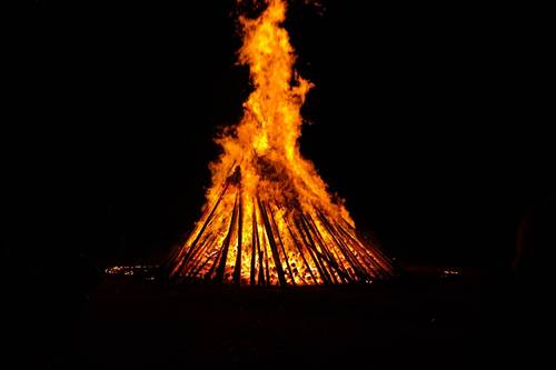 Lauter B. Hexenfeuer